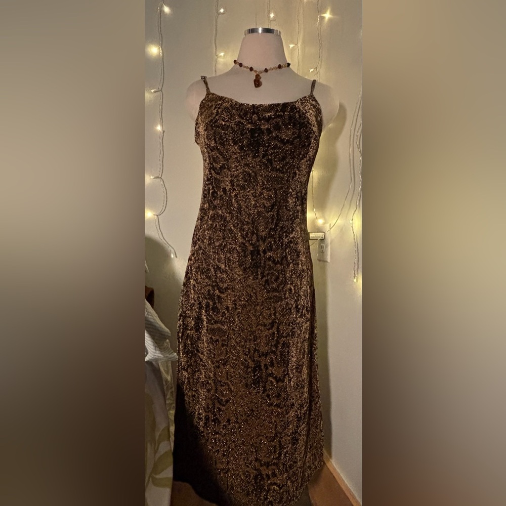 Planet Gold Strapless Dress with Elegant Brown Design